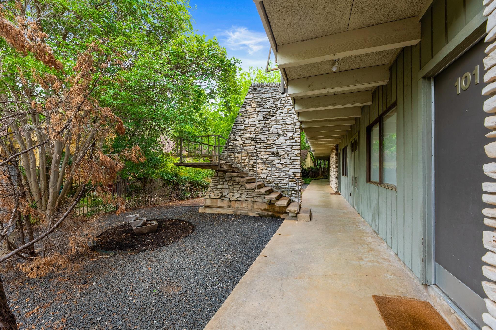 2308 Enfield RD # 204