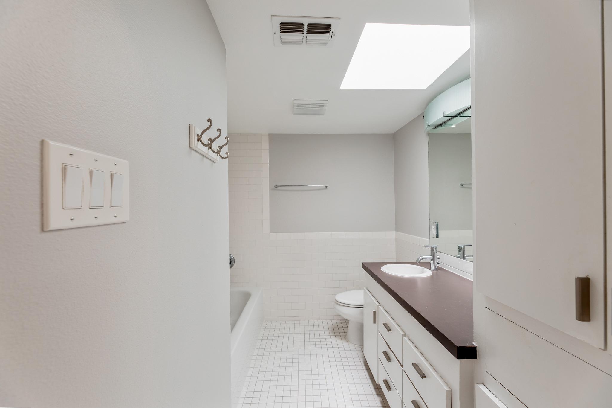 2308 Enfield RD # 204