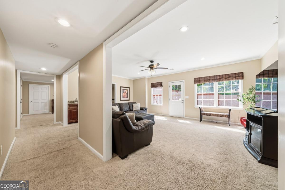 1009 Ector Chase NW