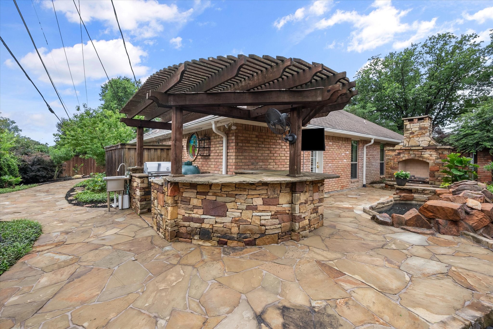 2332 Stonegate Drive N