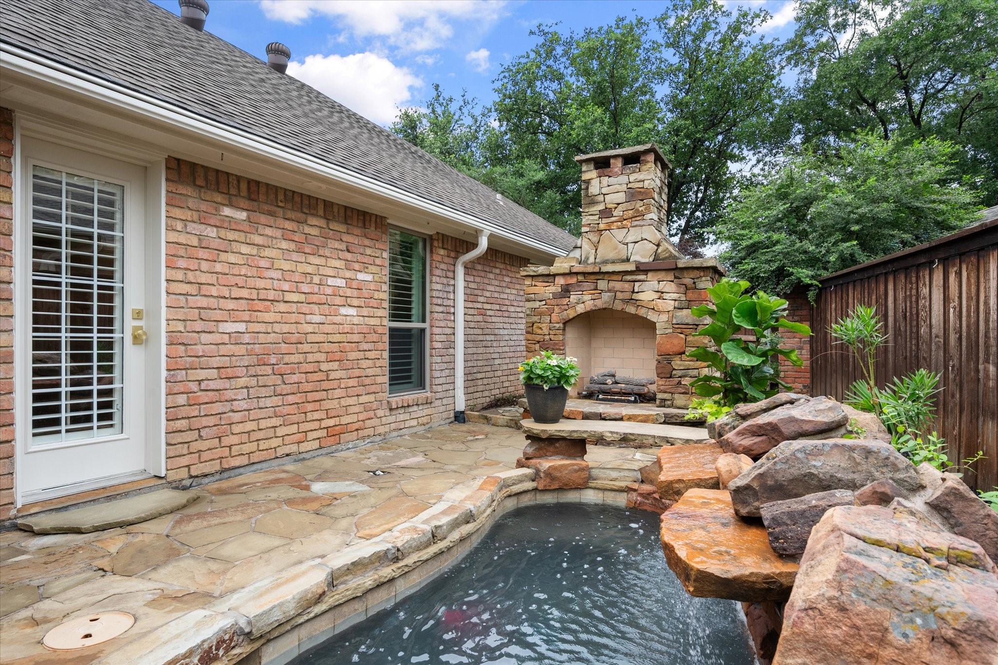 2332 Stonegate Drive N