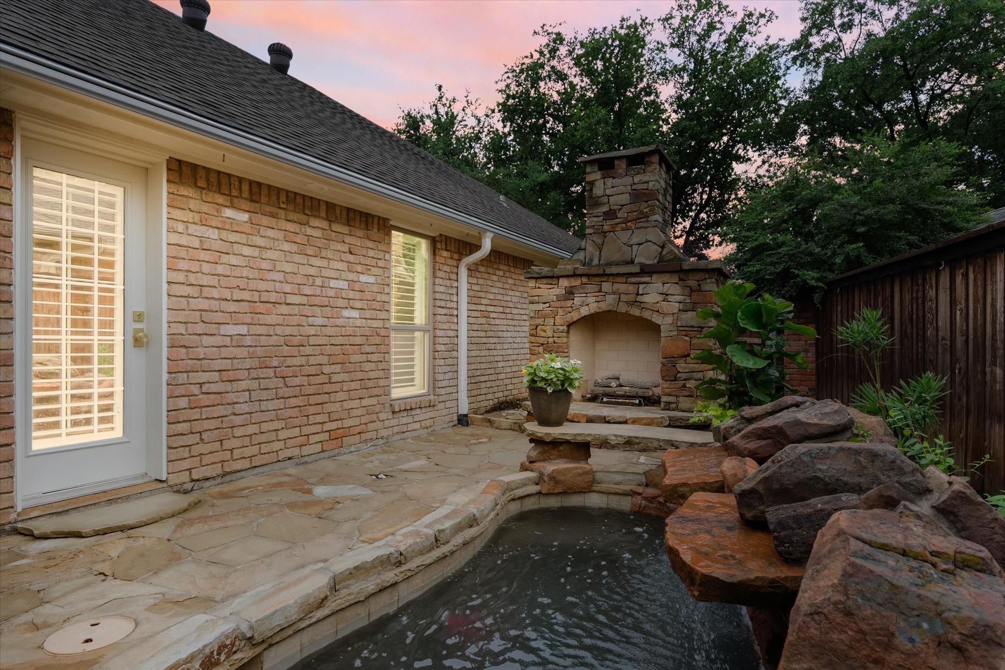 2332 Stonegate Drive N