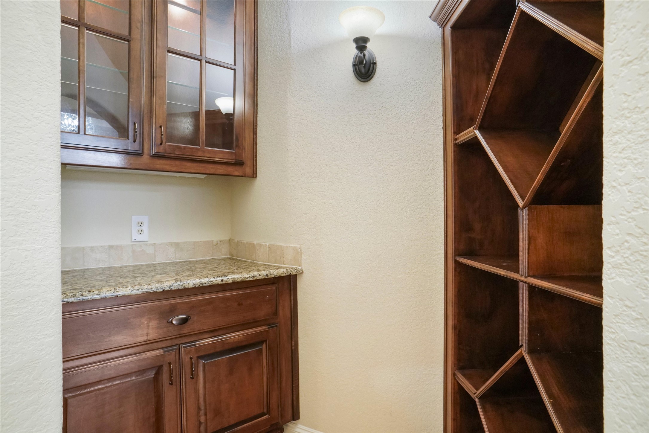 8100 Oak Knoll Drive