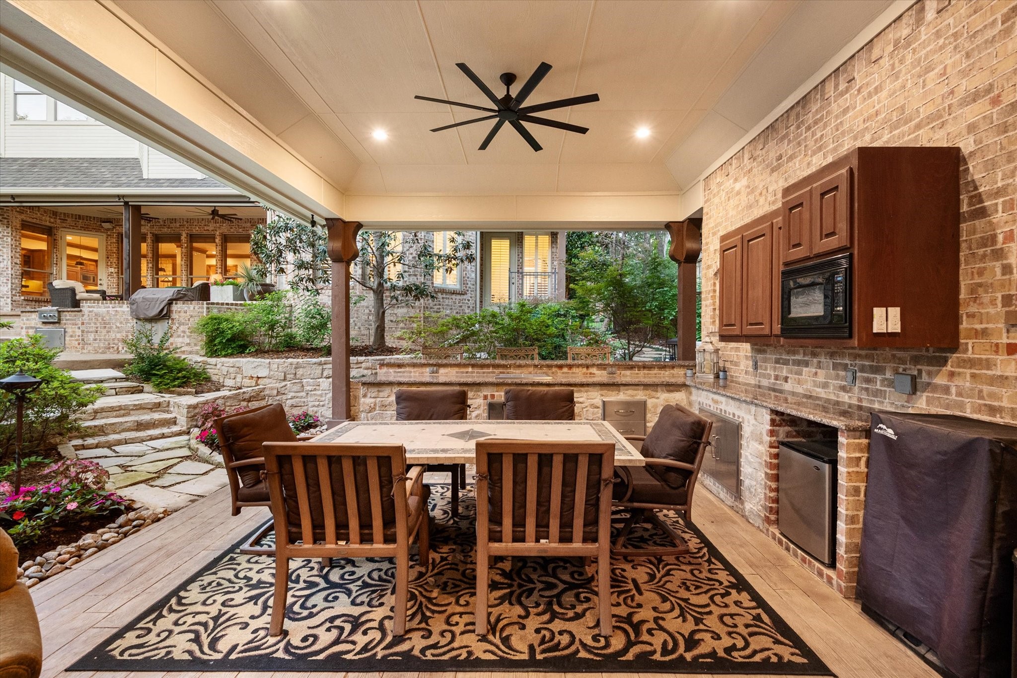 520 Round Hollow Lane