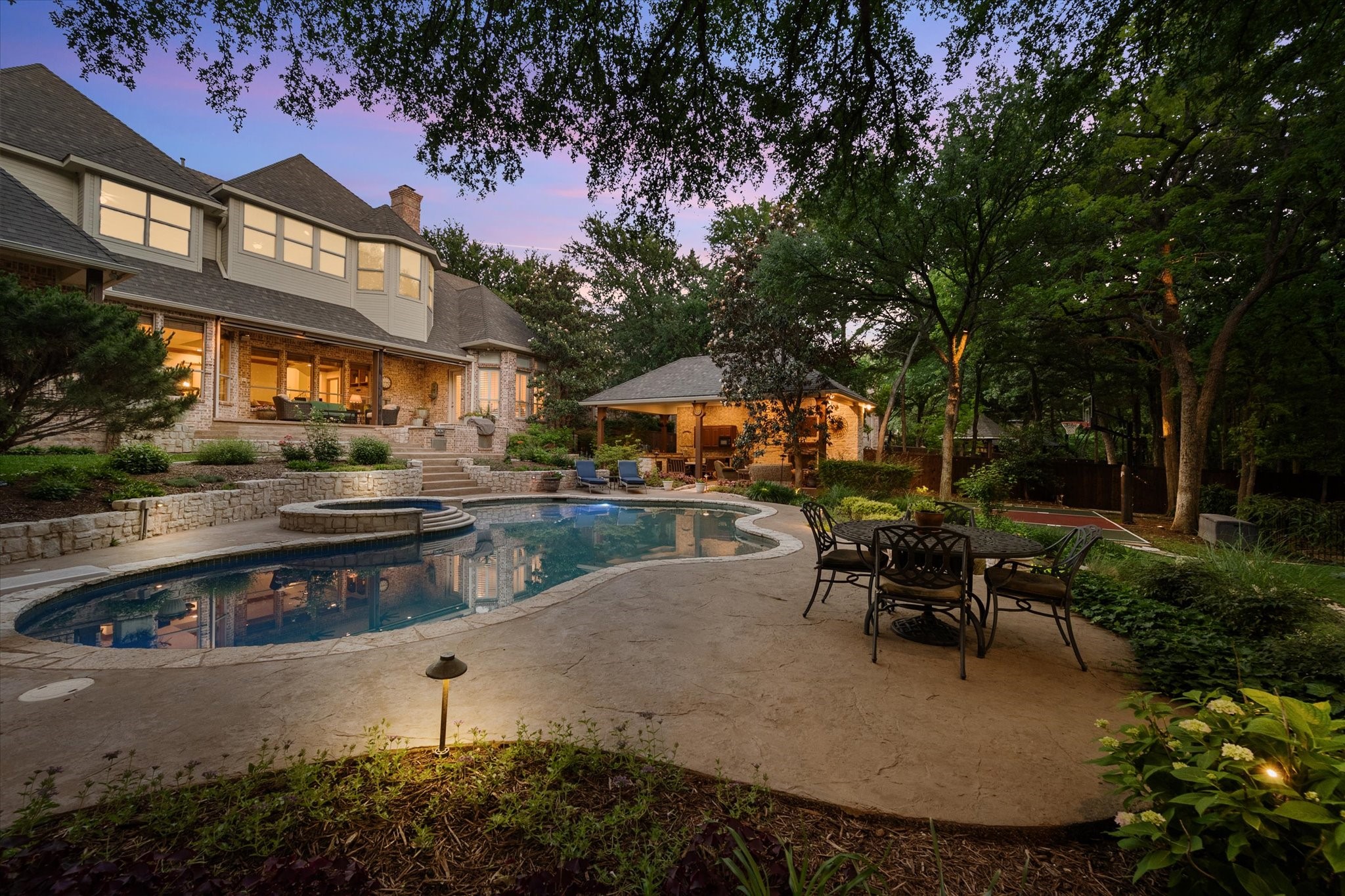 520 Round Hollow Lane