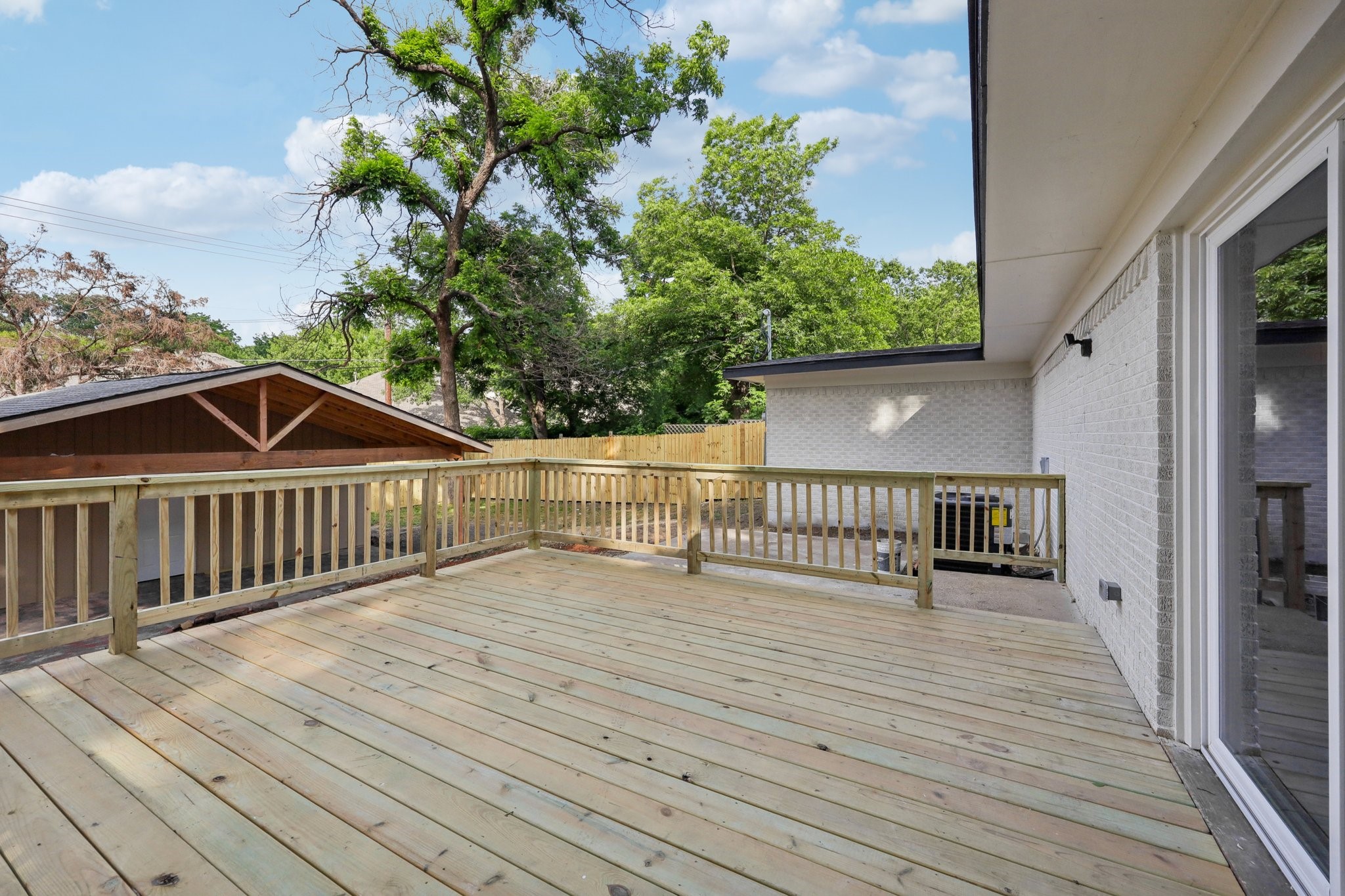 2121 Forest Oaks Drive