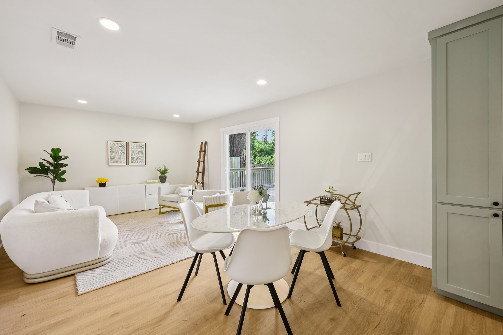 2121 Forest Oaks Drive