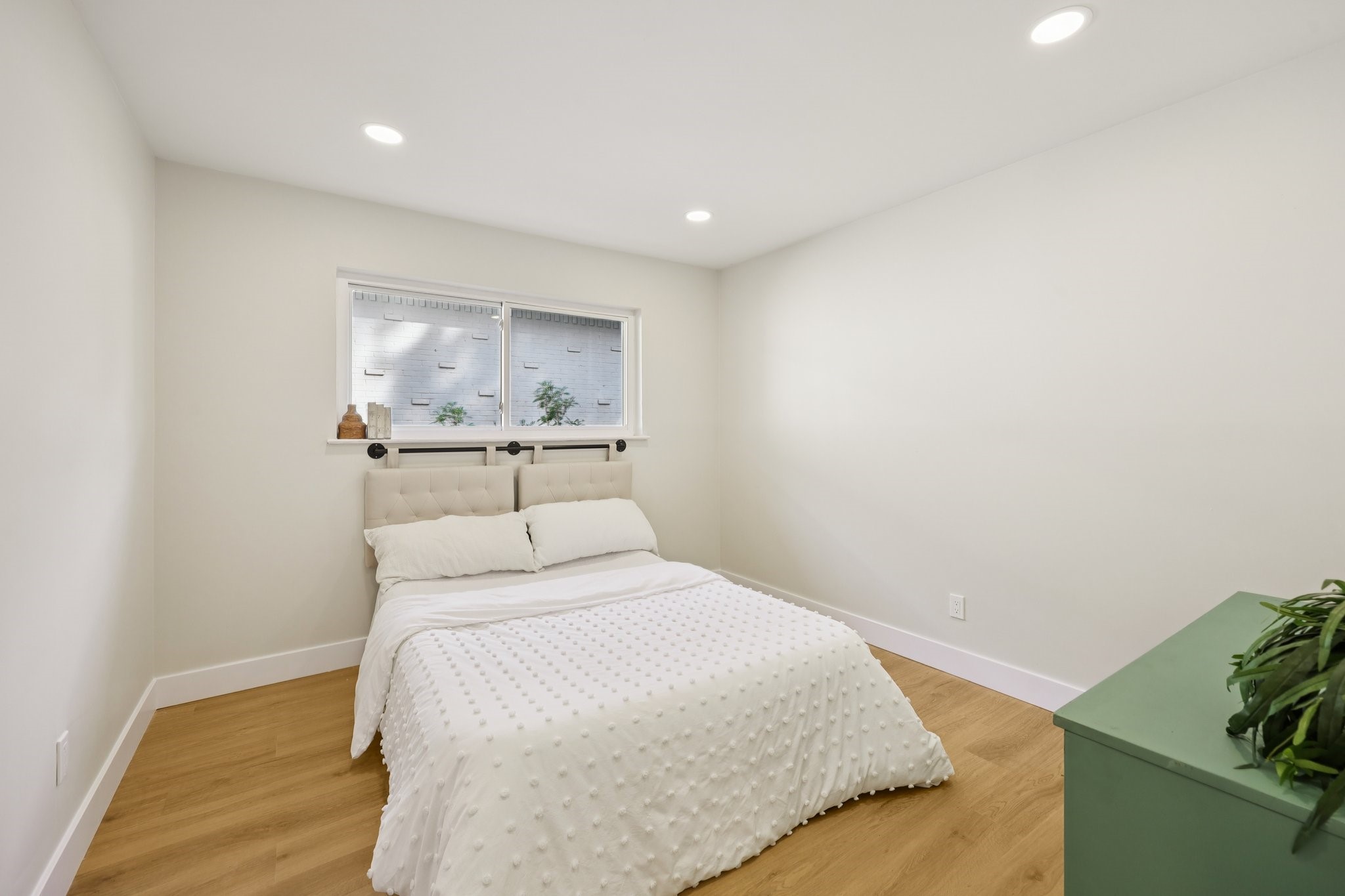 2121 Forest Oaks Drive