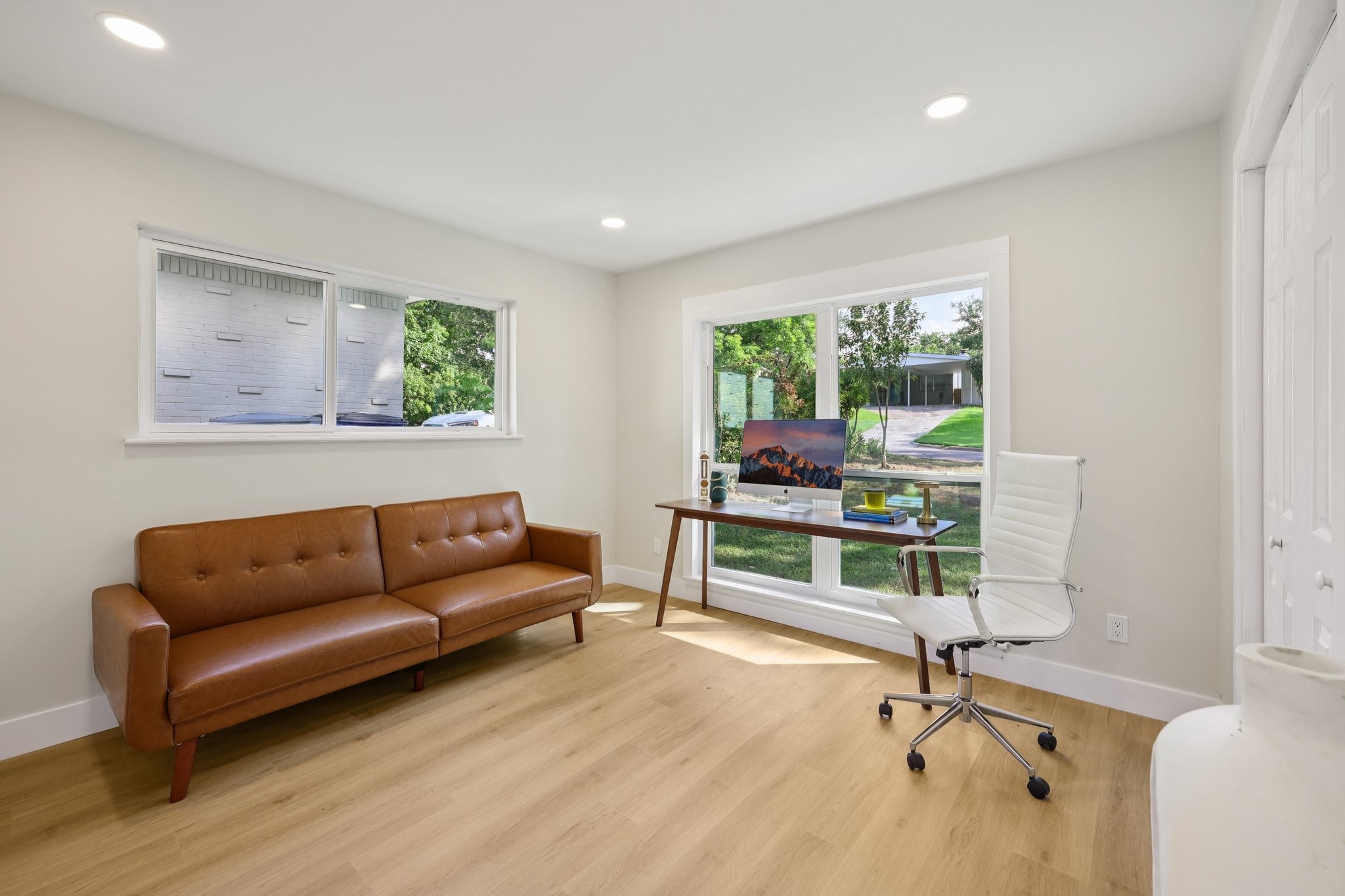 2121 Forest Oaks Drive