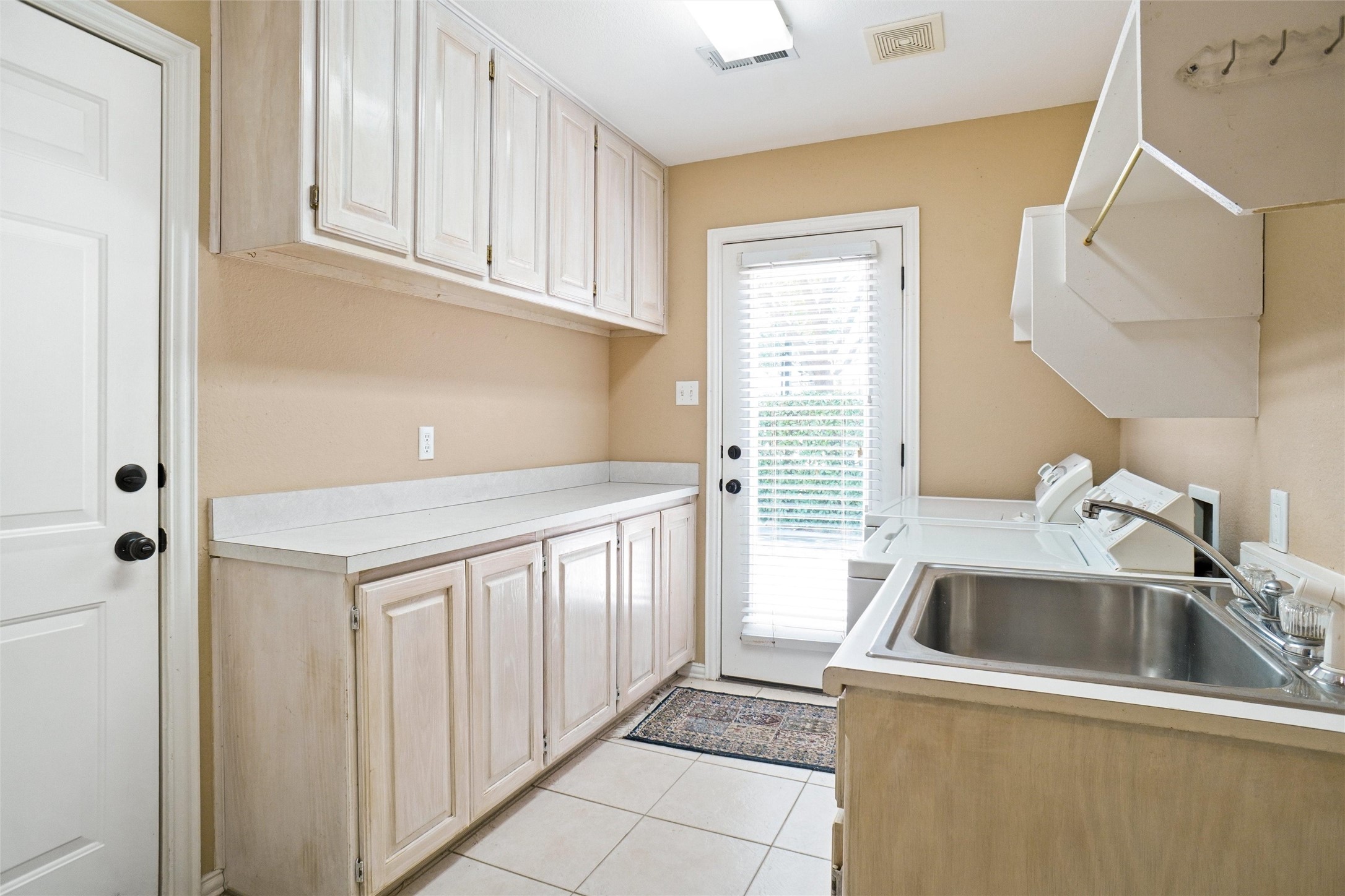 915 Brazos Drive