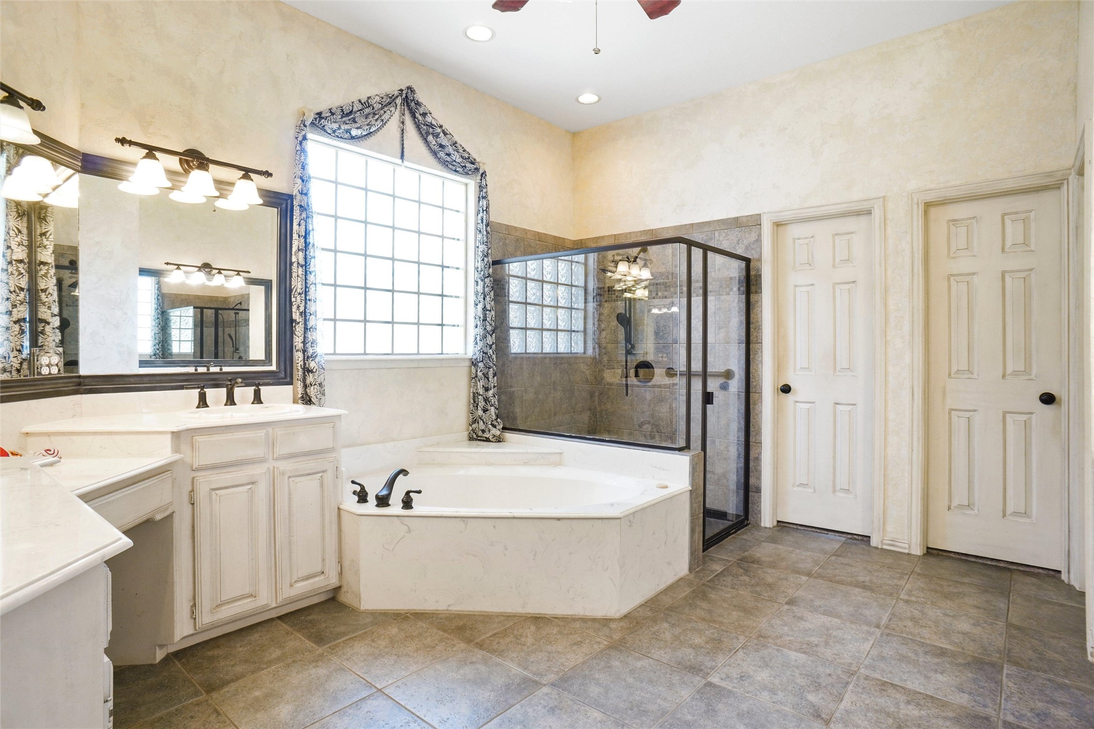 915 Brazos Drive