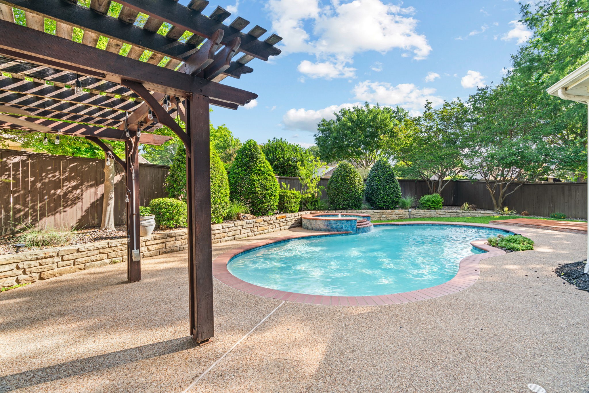 210 Highland Oaks Circle