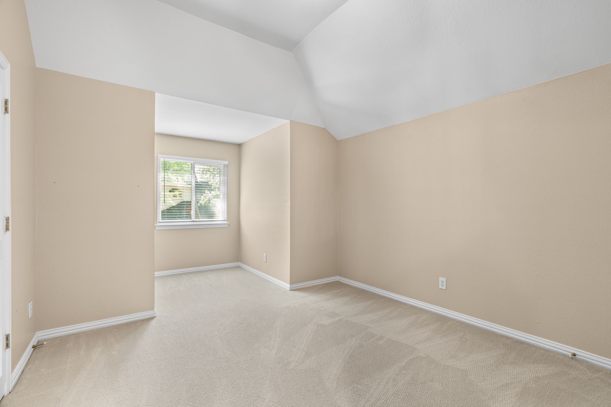 210 Highland Oaks Circle