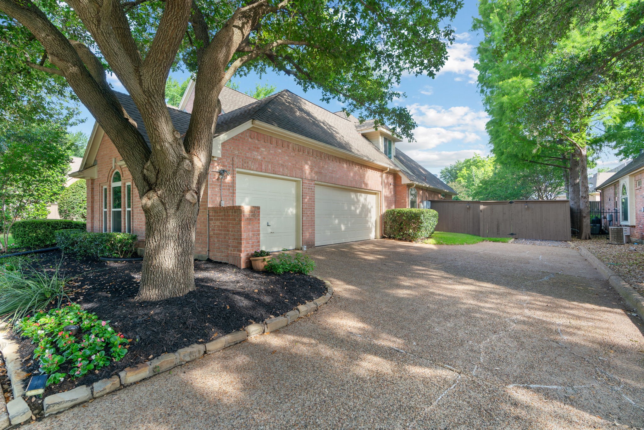 210 Highland Oaks Circle