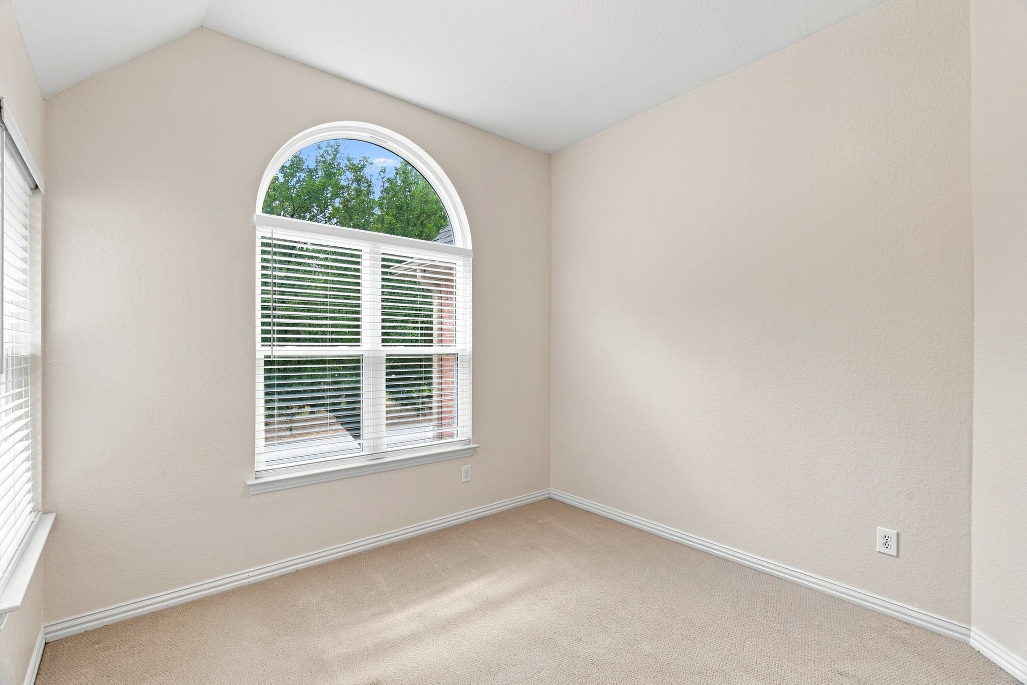 210 Highland Oaks Circle