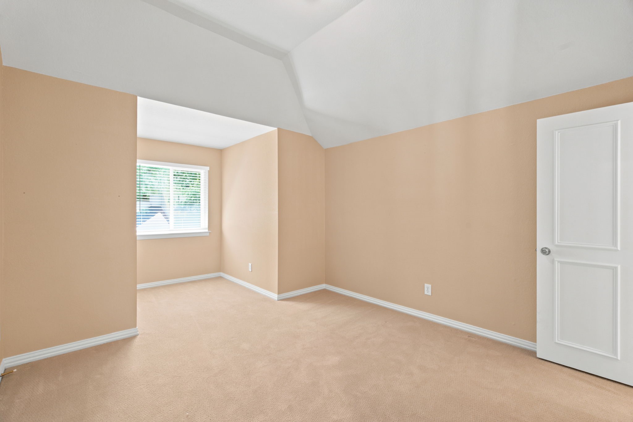 210 Highland Oaks Circle