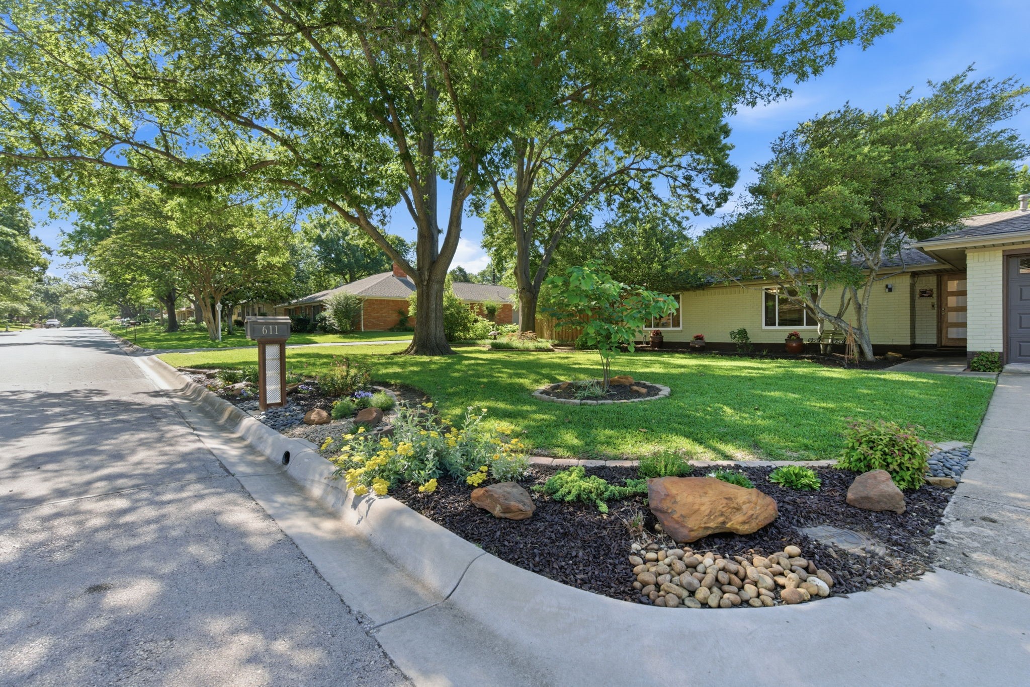 611 Magnolia Street