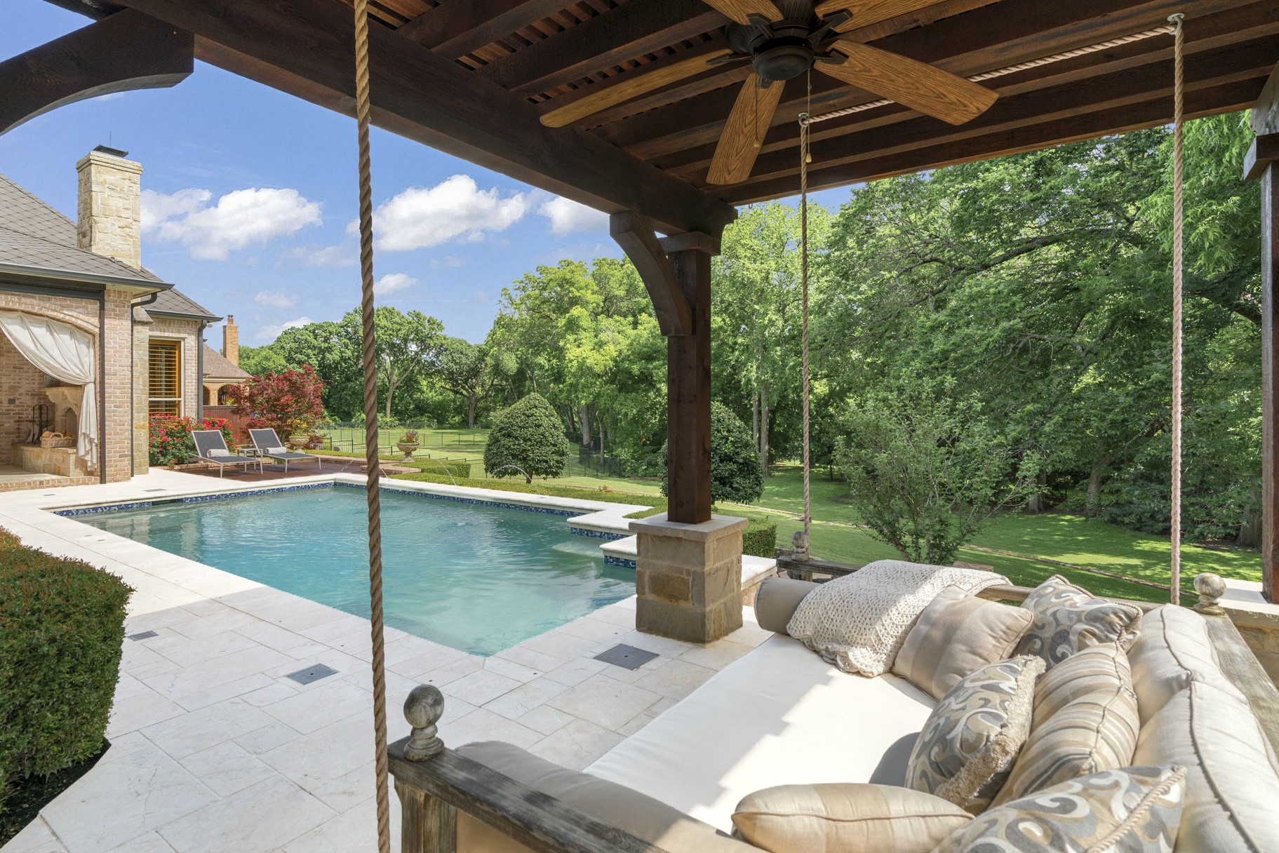 1430 Eagle Bend