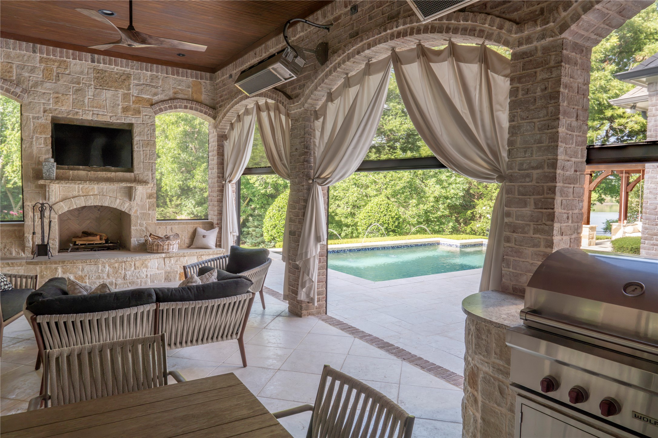 1430 Eagle Bend