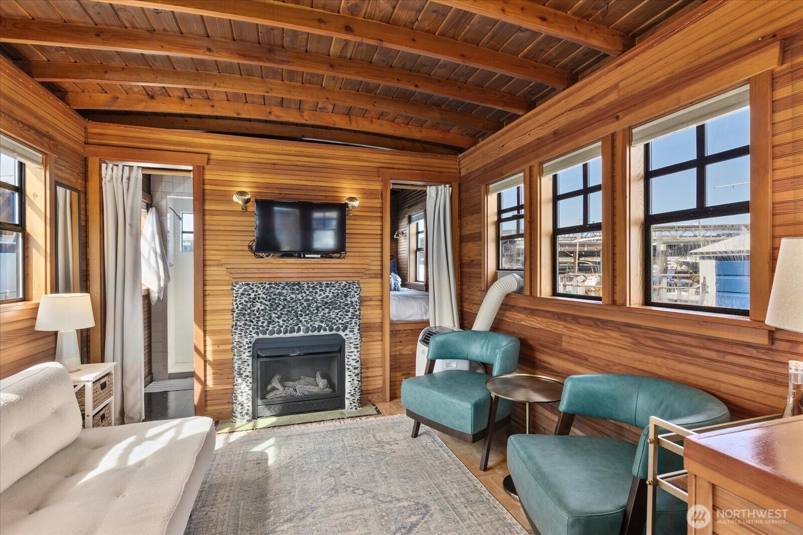 2401 N Northlake Way Unit: E7