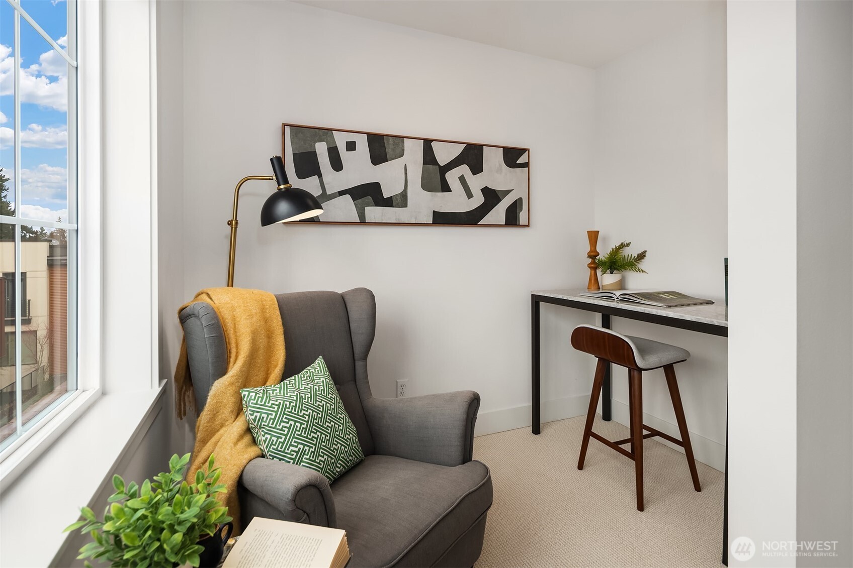 927 W McGraw Street Unit: 37