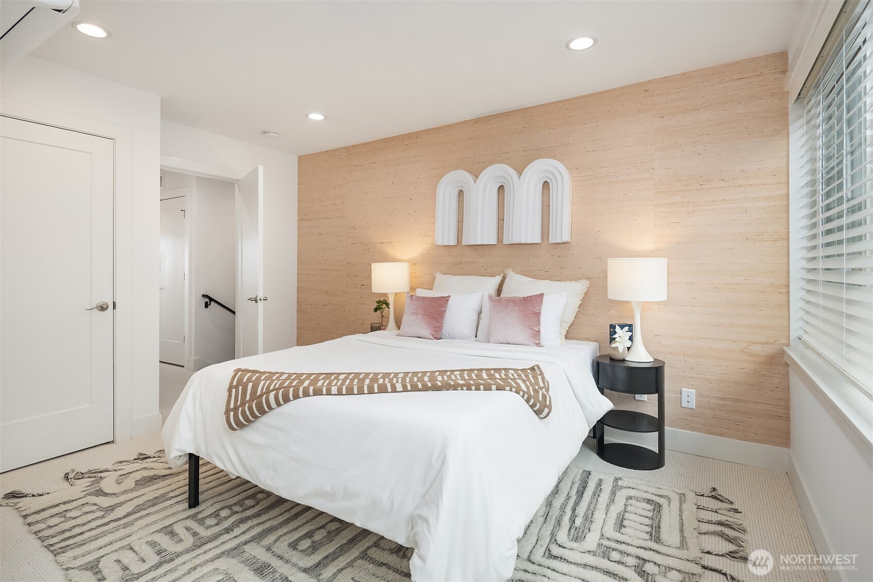 927 W McGraw Street Unit: 37