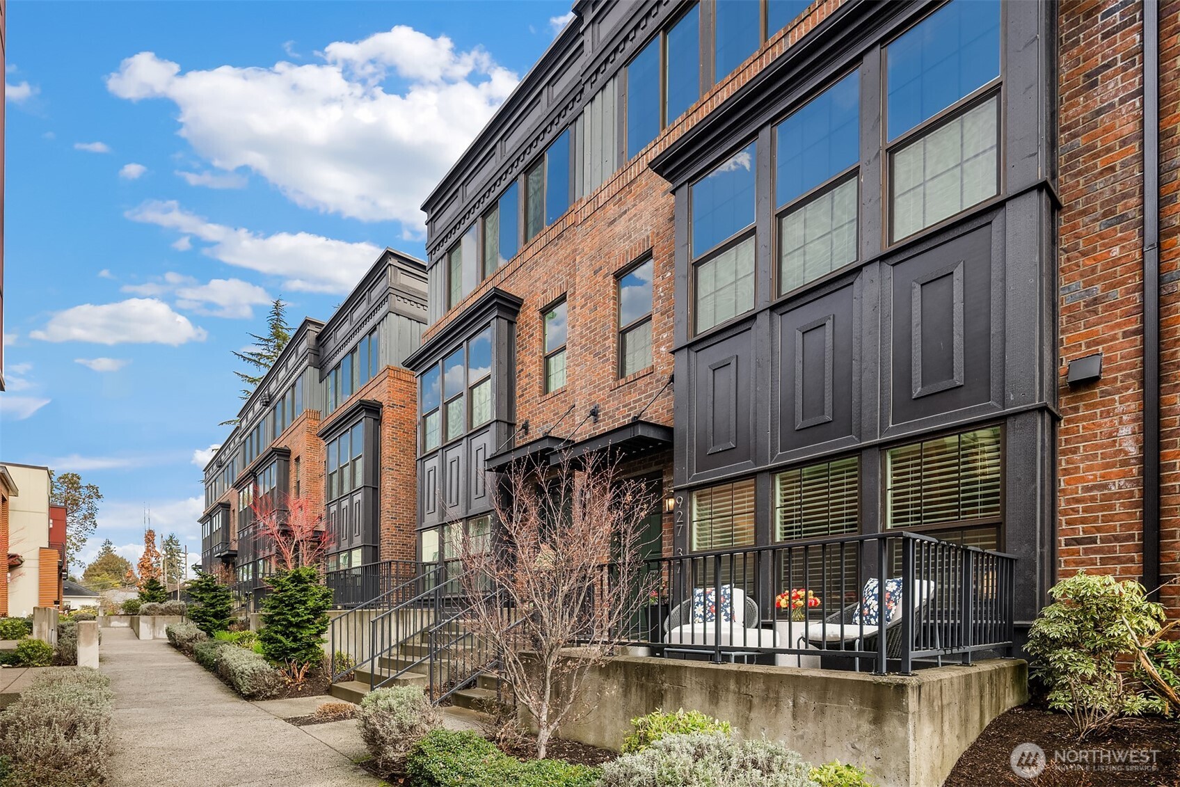 927 W McGraw Street Unit: 37