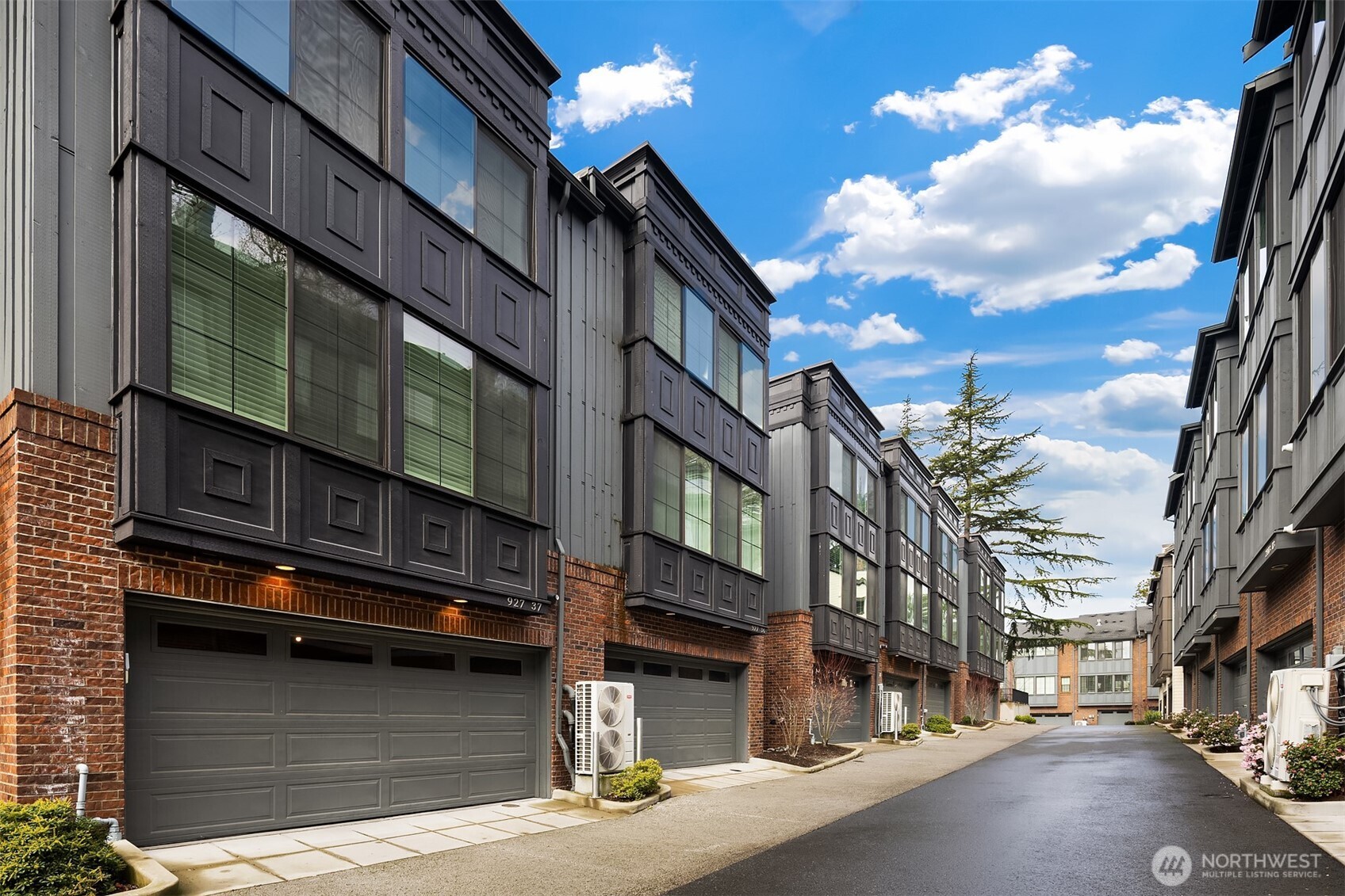 927 W McGraw Street Unit: 37