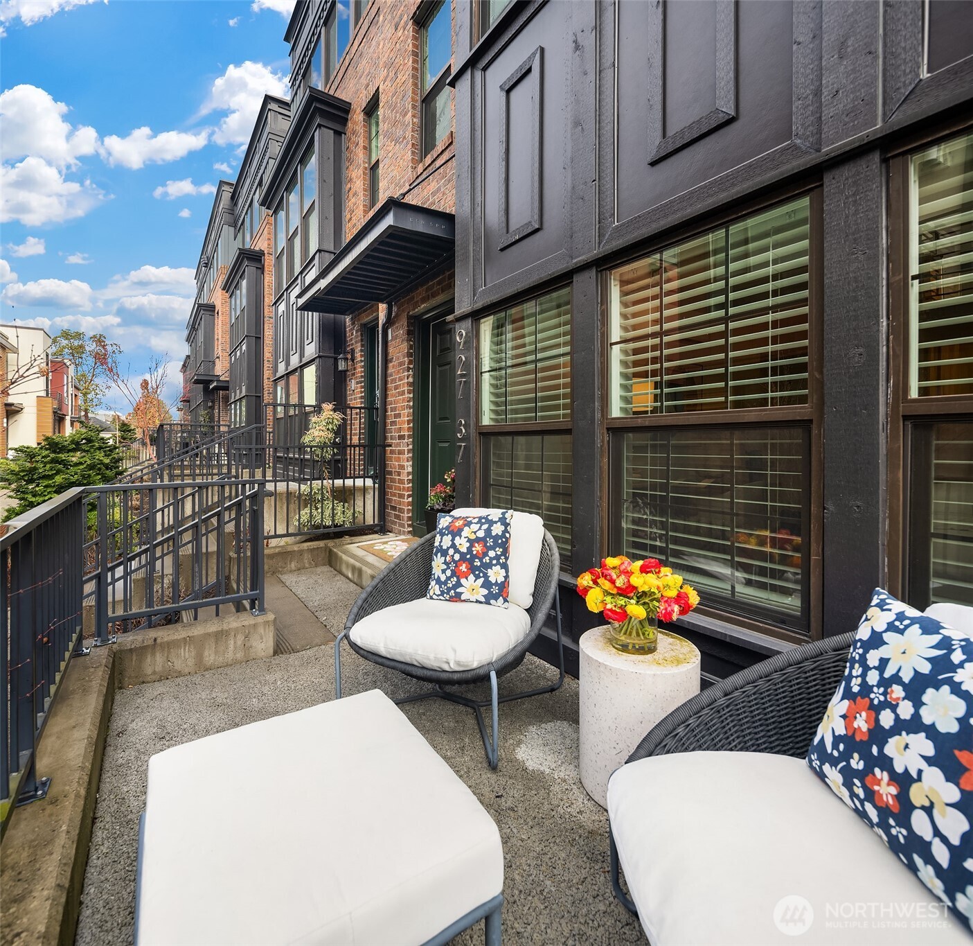 927 W McGraw Street Unit: 37