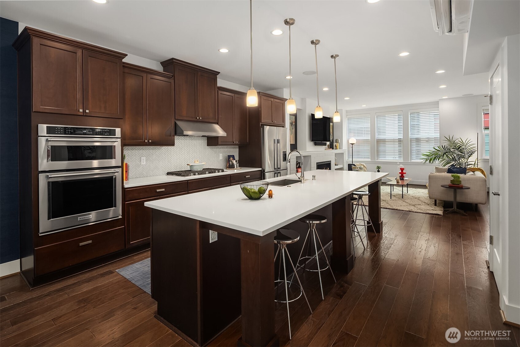 927 W McGraw Street Unit: 37