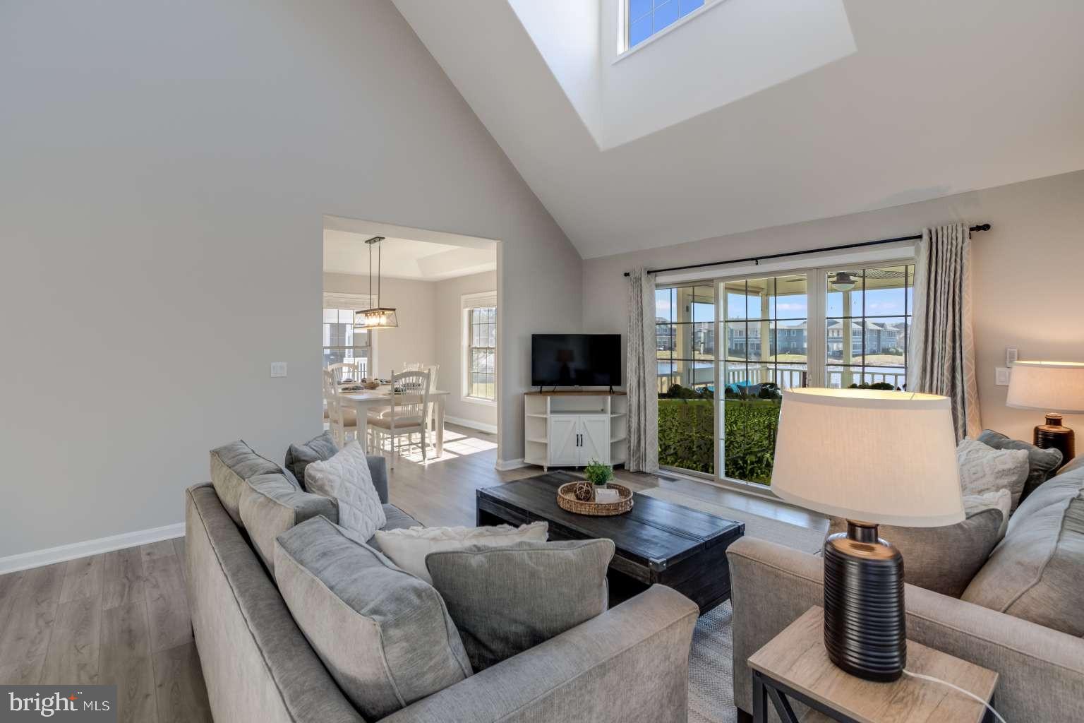 272 LAKESIDE DRIVE