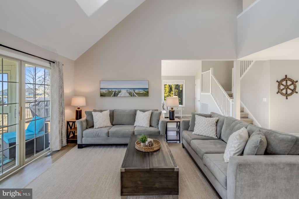 272 LAKESIDE DRIVE