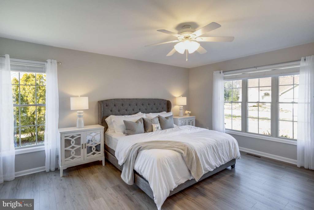 272 LAKESIDE DRIVE