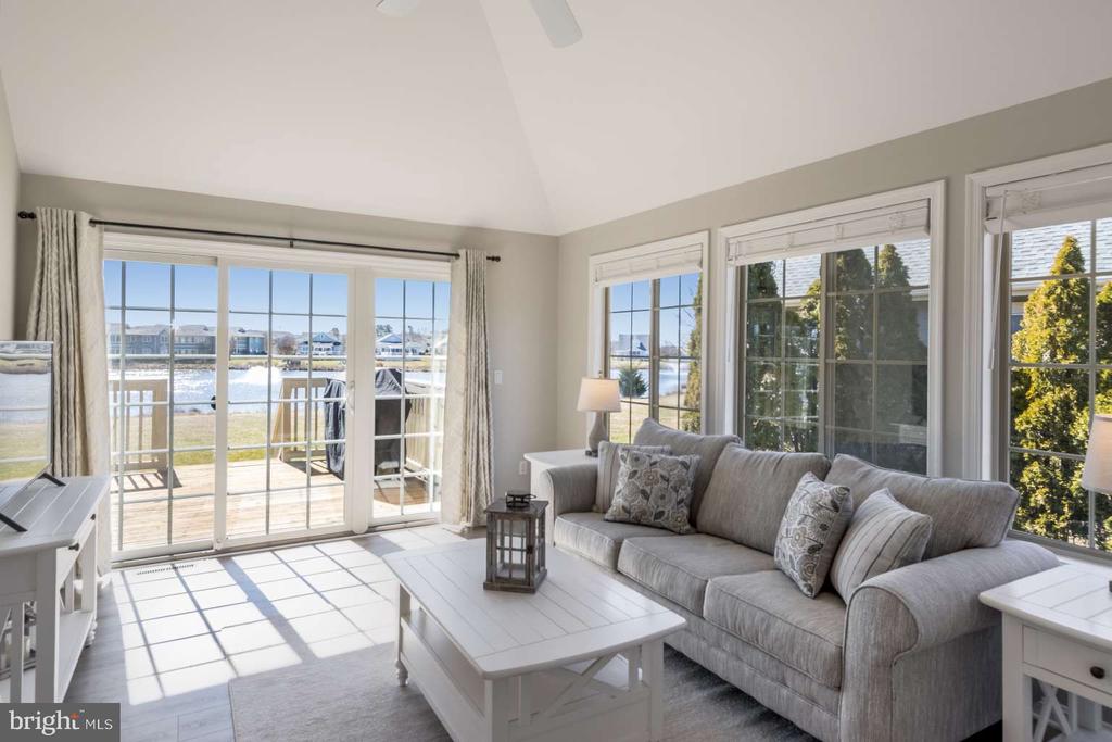 272 LAKESIDE DRIVE