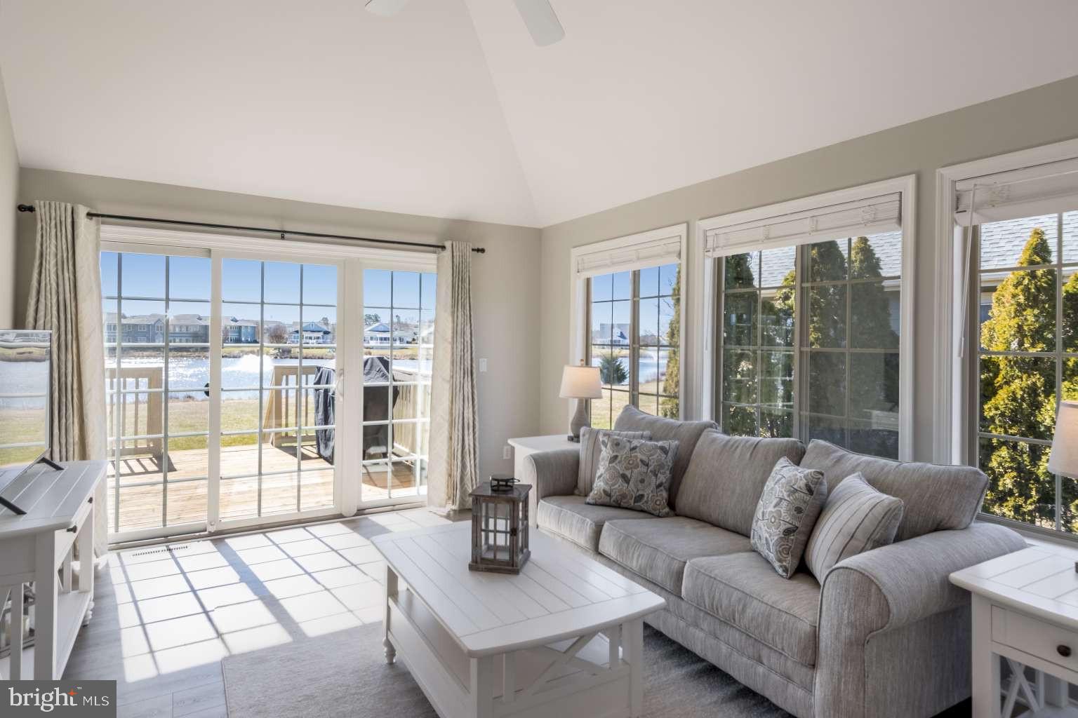 272 LAKESIDE DRIVE
