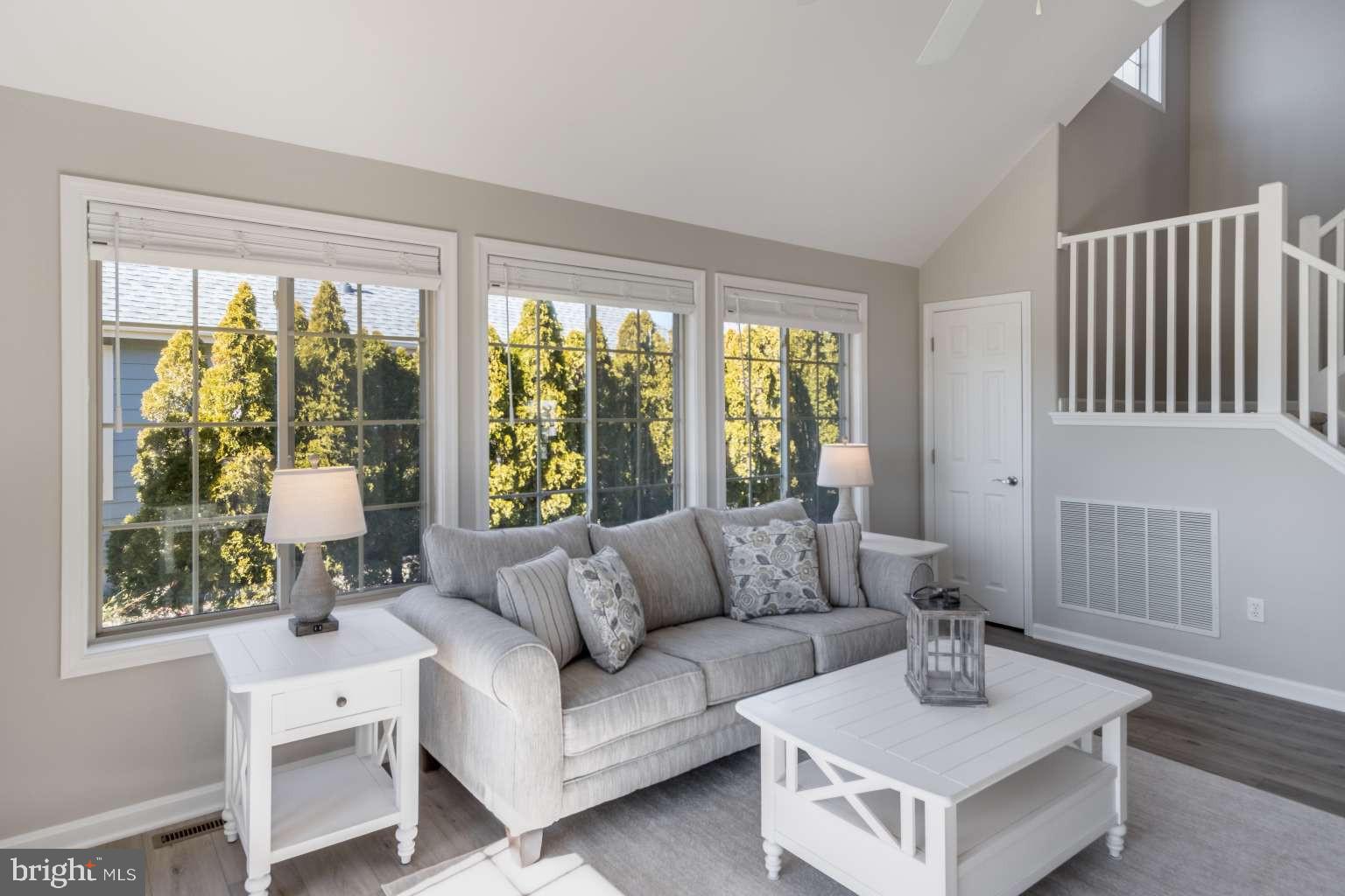 272 LAKESIDE DRIVE