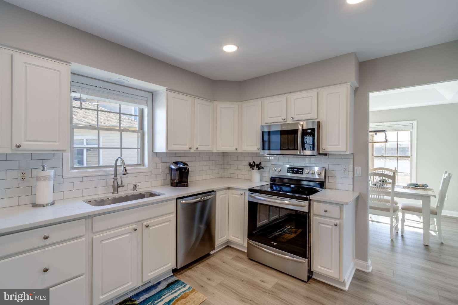 272 LAKESIDE DRIVE