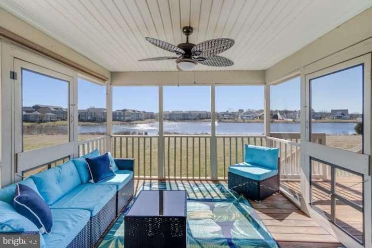 272 LAKESIDE DRIVE