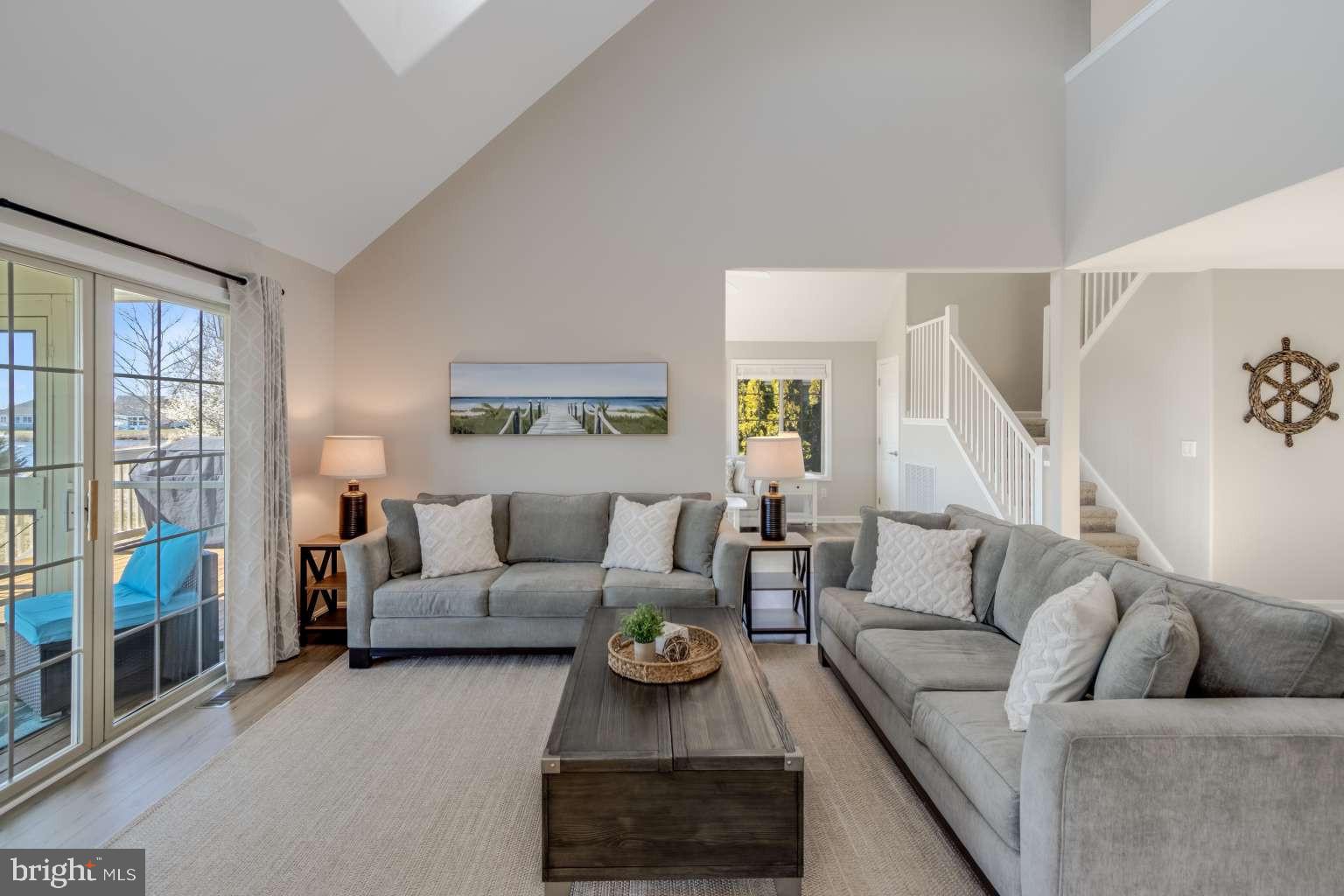 272 LAKESIDE DRIVE