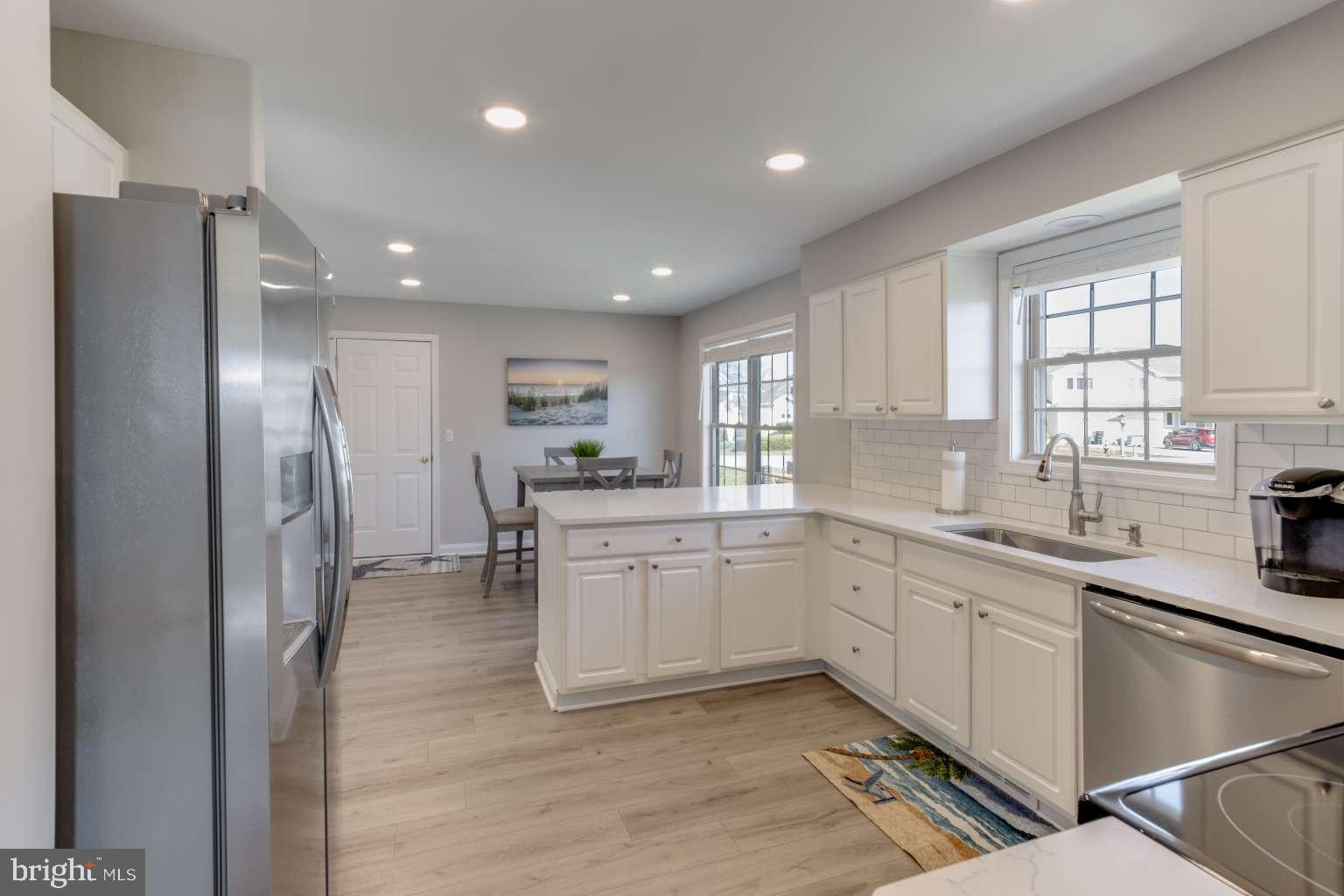 272 LAKESIDE DRIVE