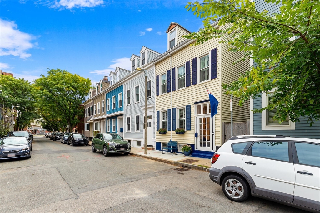 12 Essex St