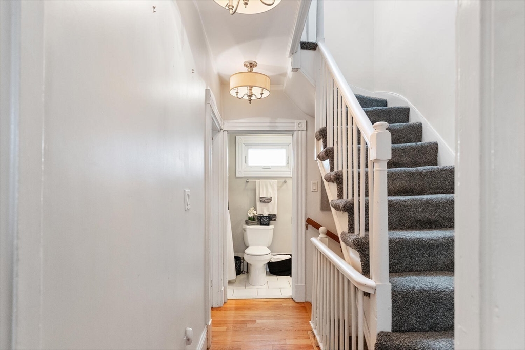 12 Essex St