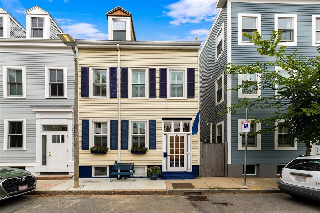 12 Essex St