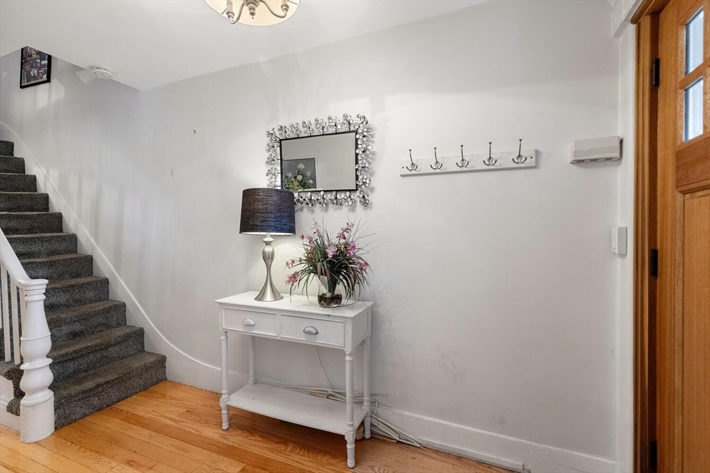 12 Essex St