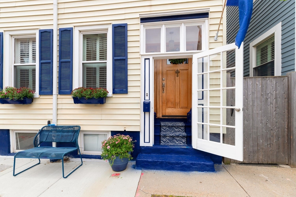 12 Essex St