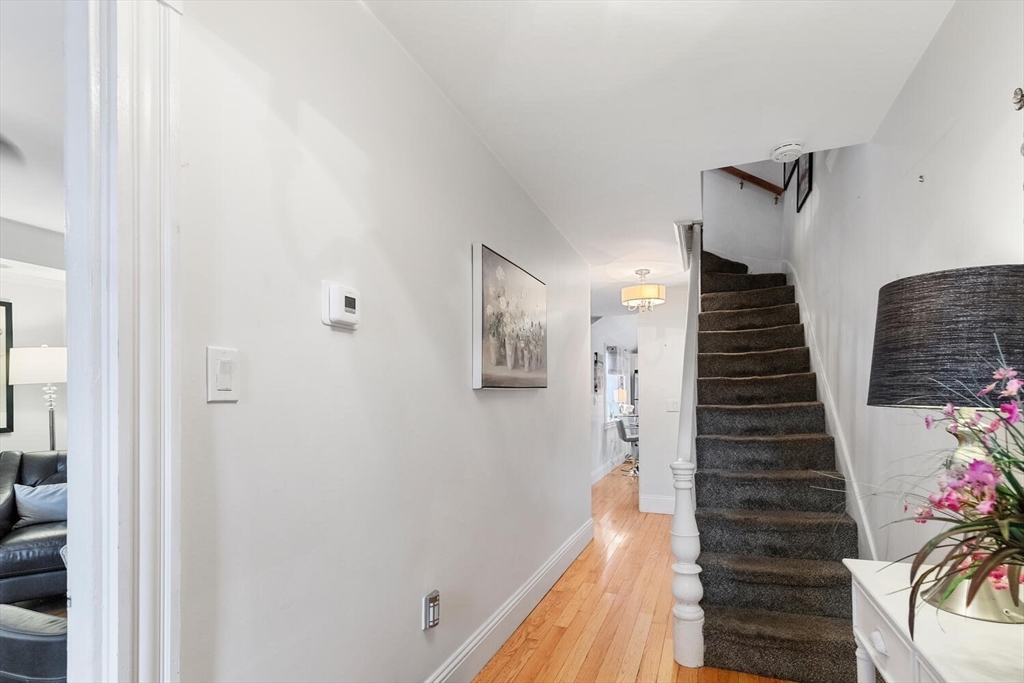 12 Essex St