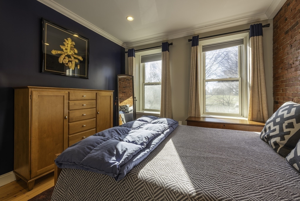 23 Monument Square # 3