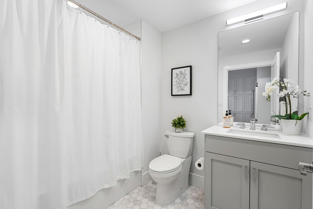 30 Polk St # 208