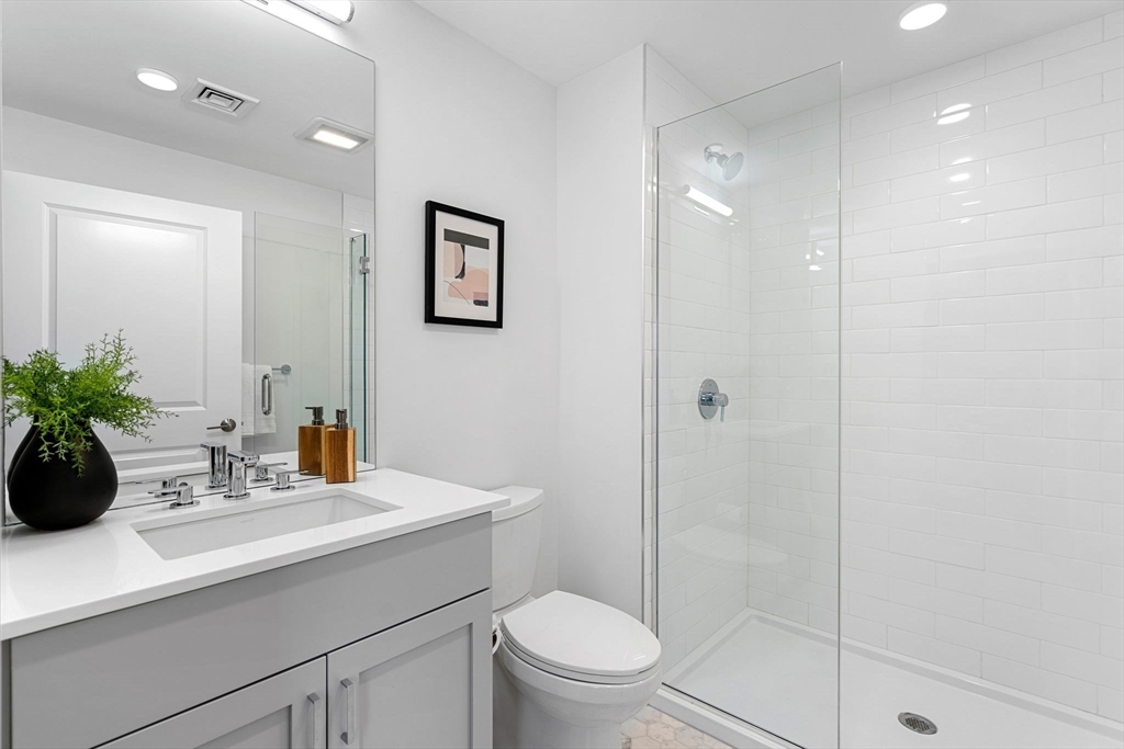 30 Polk St # 208