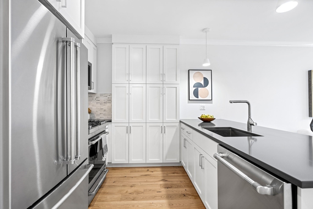 30 Polk St # 208